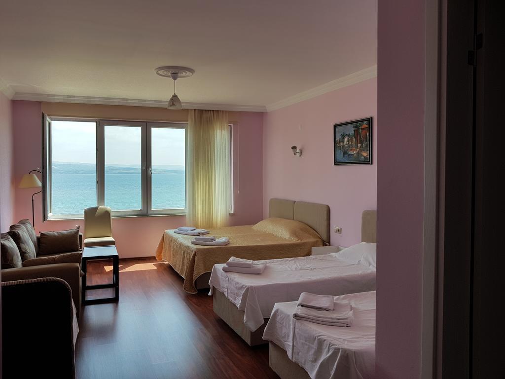 Flora Hotel Burhanli 외부 사진